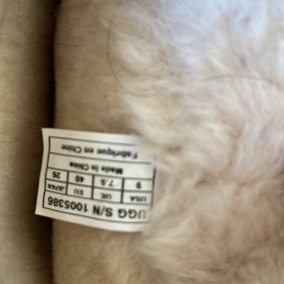 Ugg boots - Picture 3 of 4